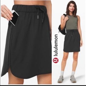 Lululemon on the fly black skirt size 2